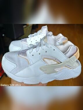 Sz 12C Toddler Girl's NIKE AIR HUARACHE WHITE Athletic Shoes